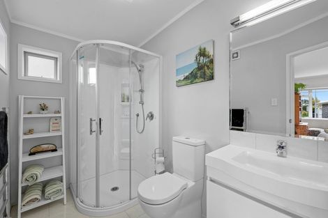 Photo of property in 6 Argyle Place, Highlands Park, New Plymouth, 4312