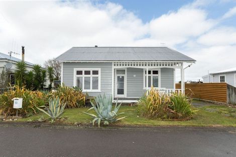 Photo of property in 42 Tennyson Street, Dannevirke, 4930