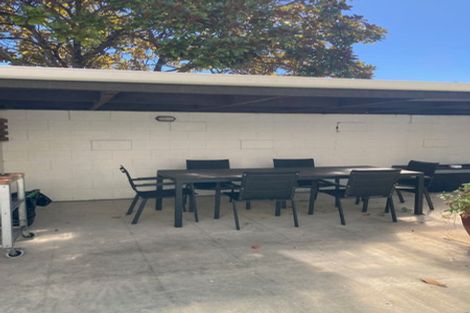 Photo of property in 1/18 Holdaway Avenue, Northcote, Auckland, 0627