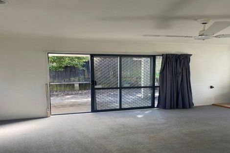Photo of property in 3a Louise Place, West Harbour, Auckland, 0618