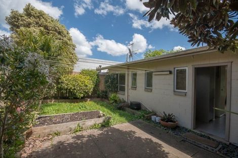 Photo of property in 2/138 Rangatira Road, Beach Haven, Auckland, 0626