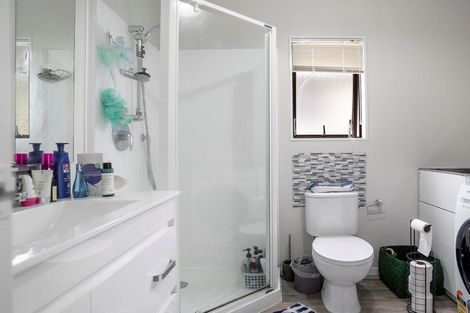 Photo of property in 53 Universal Drive, Henderson, Auckland, 0610