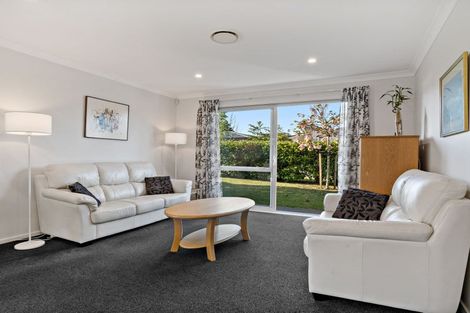 Photo of property in 11 Walnut Road, Riverhead, 0820