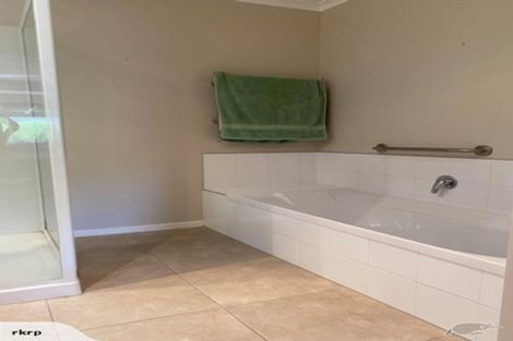 Photo of property in Caversham Park, 2/34 Caversham Road, Westmere, Whanganui, 4501