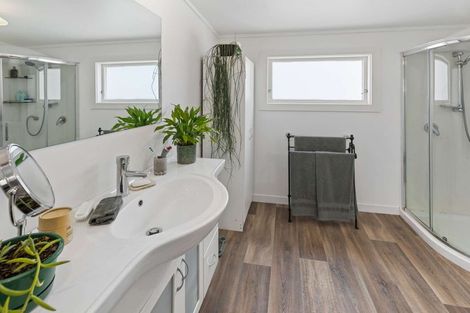 Photo of property in 2 Ngahina Street, Marton, 4710