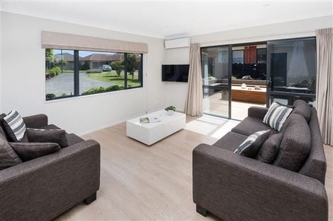 Photo of property in 5 Kalgan Place, Burswood, Auckland, 2013