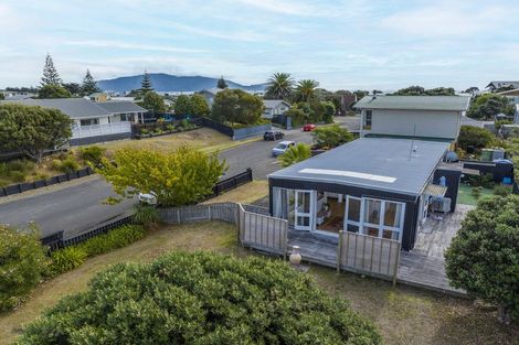 Photo of property in 29 Titoki Road, Waikanae Beach, Waikanae, 5036