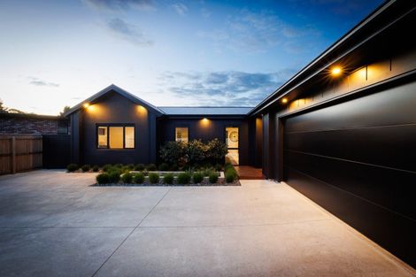 Photo of property in 58 Kanuka Drive, Hokowhitu, Palmerston North, 4410