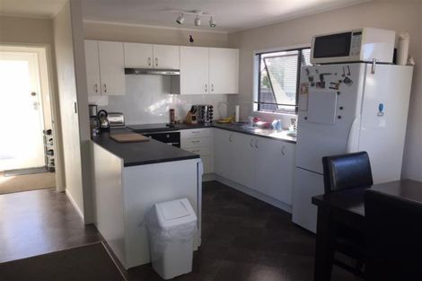Photo of property in 2/25 Melleray Place, Randwick Park, Auckland, 2105