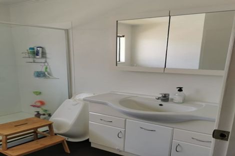 Photo of property in 5 Okataina Street, Pakuranga Heights, Auckland, 2010