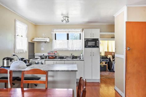 Photo of property in 25 Dundale Avenue, Blockhouse Bay, Auckland, 0600
