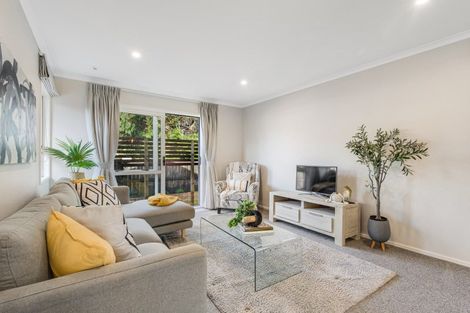 Photo of property in 10a Tomintoul Place, Highland Park, Auckland, 2010