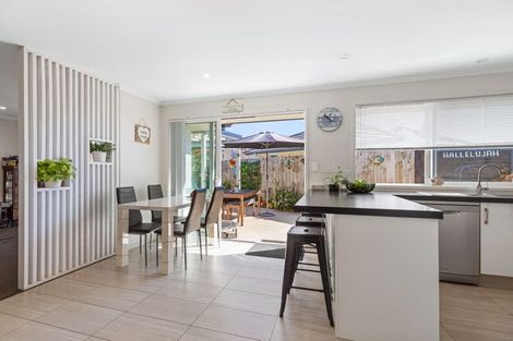 Photo of property in 24 Leet Crescent, Papamoa Beach, Papamoa, 3118