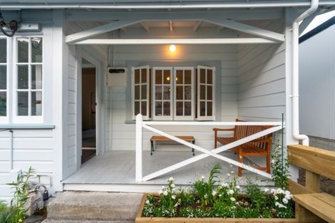 Photo of property in 225 Sutherland Road, Lyall Bay, Wellington, 6022