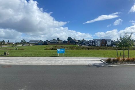 Photo of property in 2 Kuaha Road, Massey, Auckland, 0614