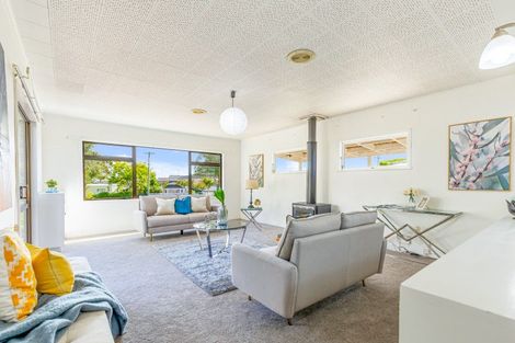Photo of property in 30 County Road, Torbay, Auckland, 0630