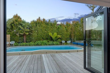 Photo of property in 9 Quebec Road, Milford, Auckland, 0620