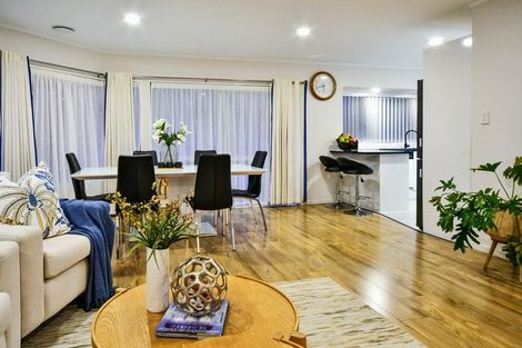 Photo of property in 2 Menen Place, Manurewa, Auckland, 2105