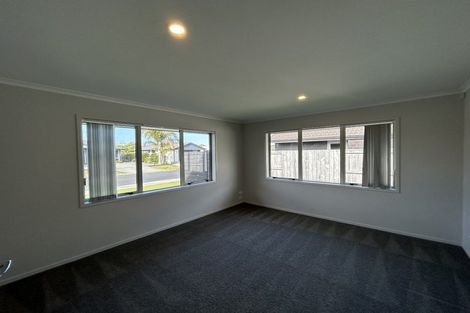 Photo of property in 41 Butterworth Crescent, Papamoa Beach, Papamoa, 3118