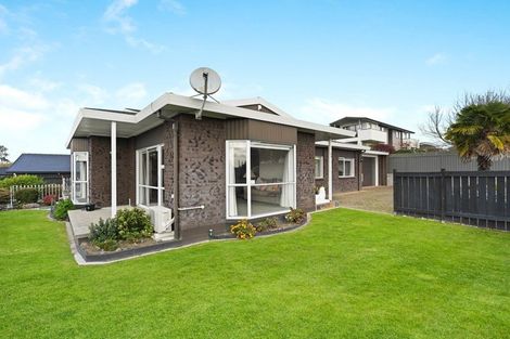 Photo of property in 28 Delamare Road, St Andrews, Hamilton, 3200