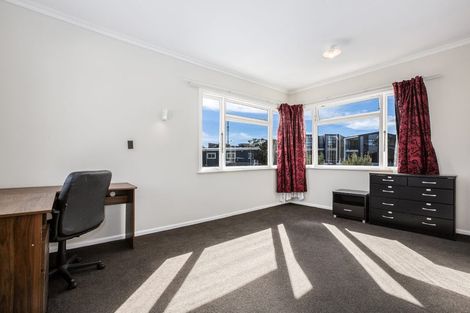 Photo of property in 2/199 Newlands Road, Newlands, Wellington, 6037