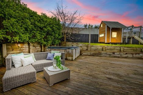 Photo of property in 14 Ginders Drive, Massey, Auckland, 0614