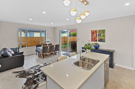 Photo of property in 3 Papaview Road, Papakura, 2110