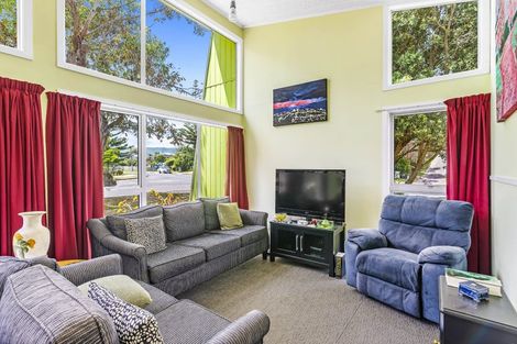 Photo of property in 41 Queens Road, Waikanae Beach, Waikanae, 5036