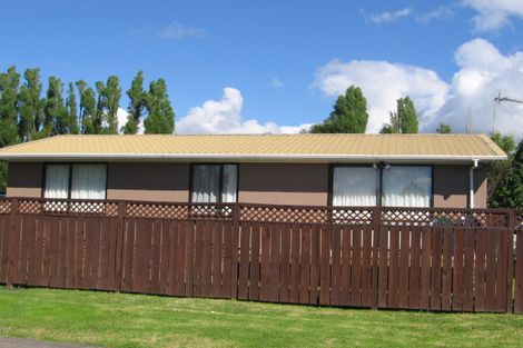 Photo of property in 2/28 Posa Avenue, Henderson, Auckland, 0612