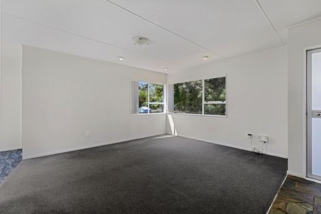 Photo of property in 4 Buisson Glade, West Harbour, Auckland, 0618