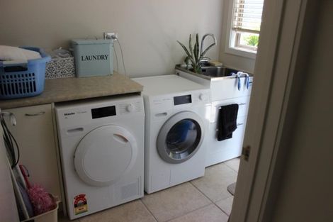 Photo of property in 28b Bevyn Street, Castor Bay, Auckland, 0620