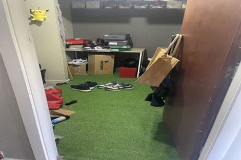 Photo of property in 15a Colchester Crescent, Newlands, Wellington, 6037