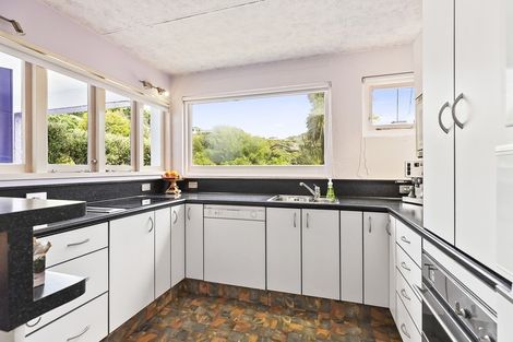 Photo of property in 29 Kellsmere Crescent, Island Bay, Wellington, 6023