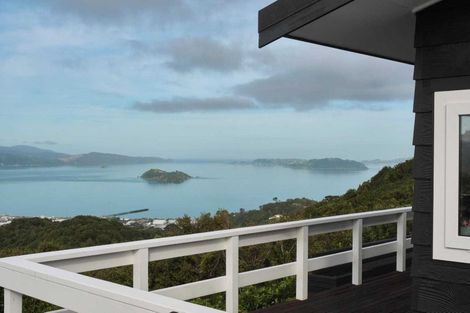 Photo of property in 2/7 Jasmine Grove, Maungaraki, Lower Hutt, 5010