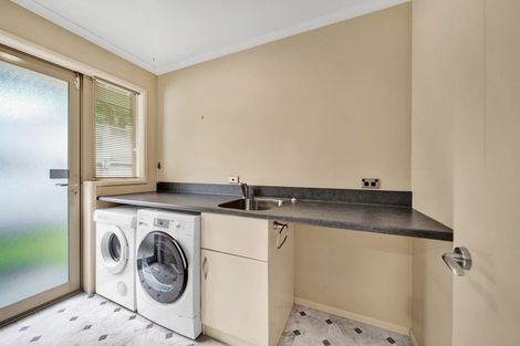 Photo of property in 2 Orlando Close, Frankleigh Park, New Plymouth, 4310