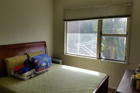 Photo of property in 28 Carlisle Road, Browns Bay, Auckland, 0630