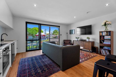 Photo of property in 2/93 Gribblehirst Road, Sandringham, Auckland, 1025