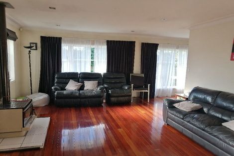 Photo of property in 32 Golf Road, New Lynn, Auckland, 0600