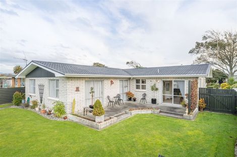Photo of property in 14 Hollows Crescent, Takaro, Palmerston North, 4412