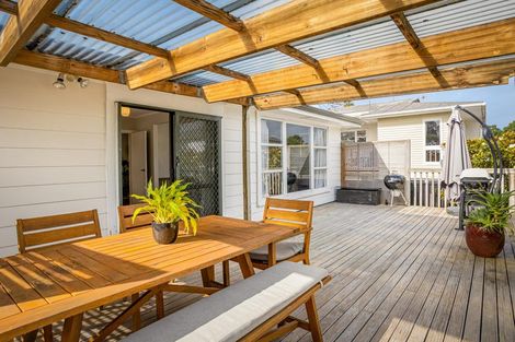 Photo of property in 14 Thomas Avenue, Te Atatu Peninsula, Auckland, 0610