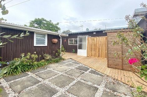 Photo of property in 1/17 Thornton Road, Milford, Auckland, 0620