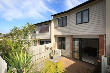 Photo of property in 49/22 Northcross Drive, Oteha, Auckland, 0632