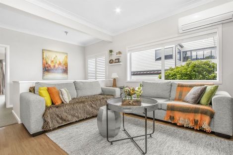 Photo of property in 172 Mellons Bay Road, Mellons Bay, Auckland, 2014