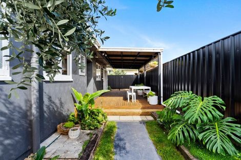 Photo of property in 15 Puketapu Road, Taradale, Napier, 4112