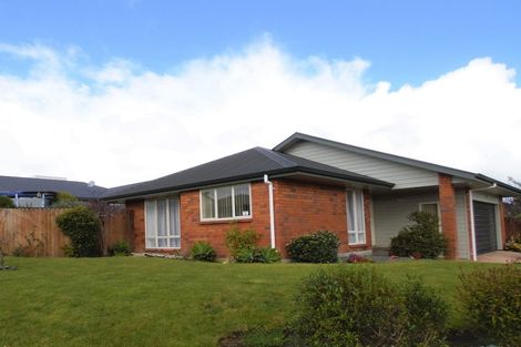 Photo of property in 72 Kingdale Road, Henderson, Auckland, 0610