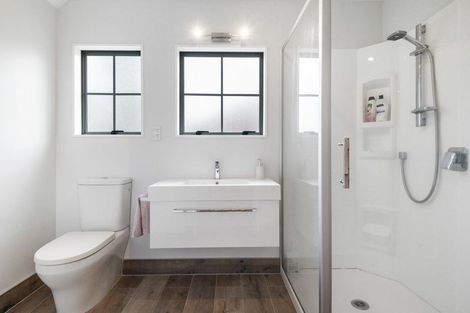 Photo of property in 44 Ravenstone Place, Chatswood, Auckland, 0626