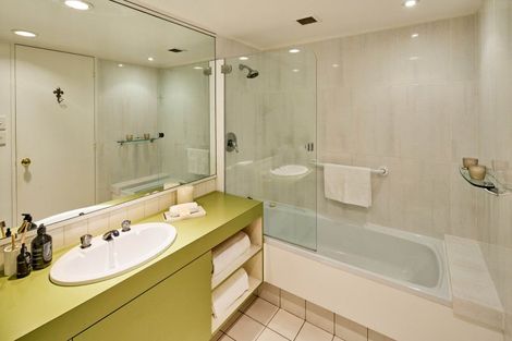 Photo of property in Highwic, 5/32 Hobson Street, Thorndon, Wellington, 6011