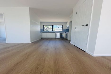 Photo of property in 1/1088 Beach Road, Torbay, Auckland, 0630