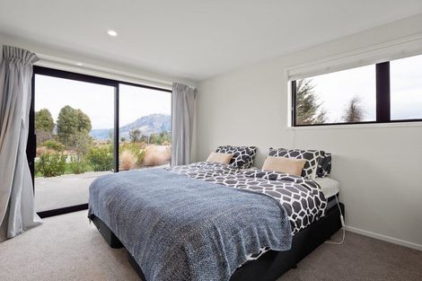 Photo of property in 35 Jacks Point Rise, Jacks Point, Queenstown, 9371
