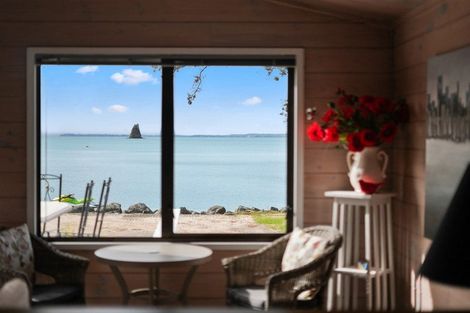 Photo of property in 12 Matakatia Parade, Matakatia, Whangaparaoa, 0930